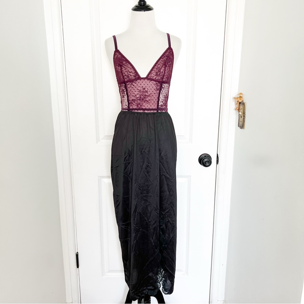 Vintage Sears Women's Midi Slip Skirt in Black with lace Details - XL